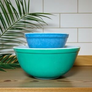 Vintage Pyrex 402 & 403 Nesting Mixing Bowls – Blue + Turquoise Green (READ)